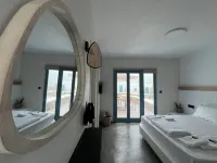 Thronos Suites