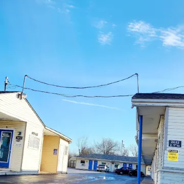 Plaza Motel