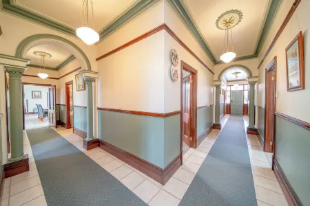 Condor Estate Spacious with Vineyard & Fireplace