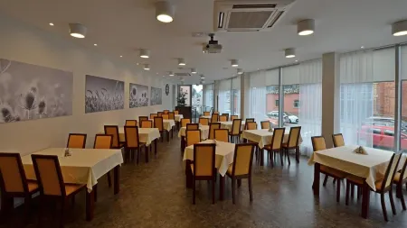 Hotel Senimo Отели в г. Оломоуц