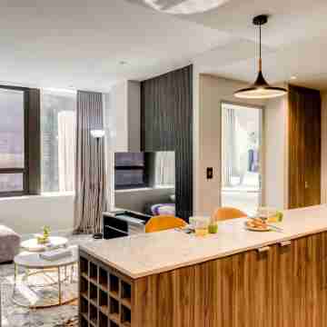 Upscale Urban Haven at City Suite 906 Rooms