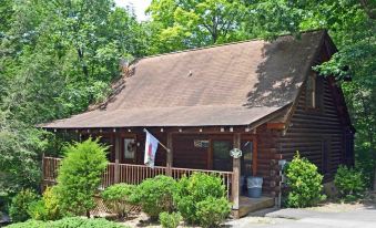 Er215 â Red Bird Haven Great Location â Close to Town! 3 Bedroom Cabin by RedAwning