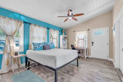 Bates Avenue House Hotels near 7th Avenue Beach Access Park