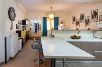 Charming 2BR retreat near market & beach