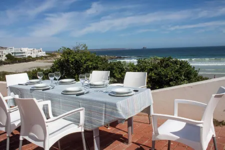 Paradys Oceanfront Submarine-style Holiday Home in Langebaan