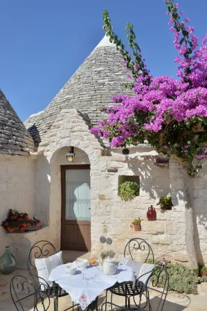 I Trulli Del Nonno Michele Отели рядом с достопримечательностью «Trullo Sovrano»