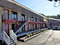 Econo Lodge Inn & Suites Lake Harmony - Pocono Mountains Area Hotels in Buck Township
