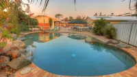 The Park Motel فنادق في تشارترز تاورز