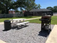 Riverside Hotel Hotels in Saint Bernard