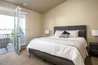 Elegant Refuge - Spa Retreat with Rooftop Terrace Hotels in Orem