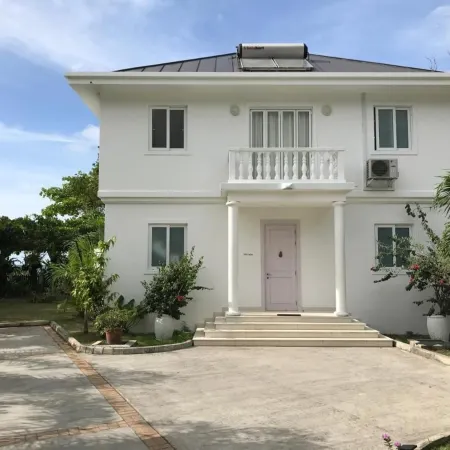 Villa Mimi Beachfront Beau Vallon