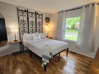 Charming, Pet friendly, Long stay discounts, 6 miles to Convention Center