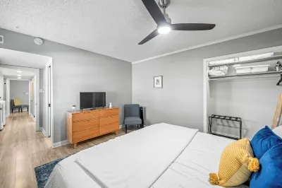 The Jetson - Retro Mid-Mod Retreat Near TTU & Med District! Hotels near Texas Tech University