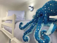 Updated 1-bedroom on Galveston’s seawall with ocean view, children’s bunks, wifi