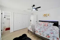 Sleeps 17/Private Beach & Heated pool /mins to Downtown /Buccs /Bush Gardens/Zoo Hotels in Egypt Lake-Leto