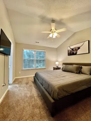 Modern 3BR Townhome - Whitewater Center + Roku TVs