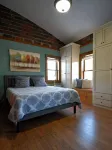 Unique Craftsman Style Loft Downtown Bloomington - Apartments