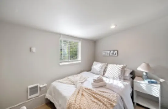 Karmen’s Lake Cottage C