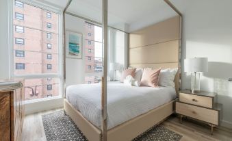 Sun-Drenched 3Br Loft with Outdoor Space Near NYC