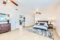 Bright & Charming Entire House in Peaceful Neighborhood