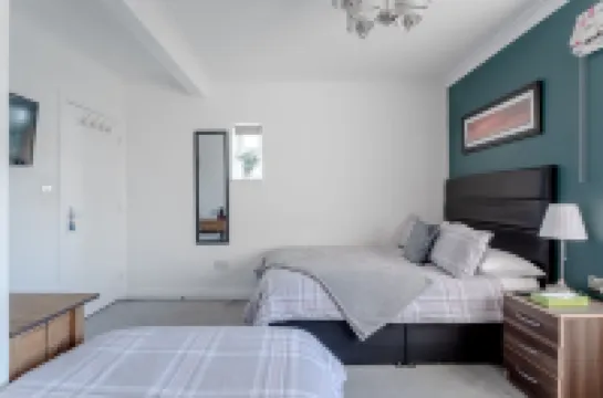 Room in Guest Room - Family Room with Private Bathroom