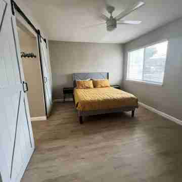 Mid-Century Modern ATX Condo  near South Congress Rooms