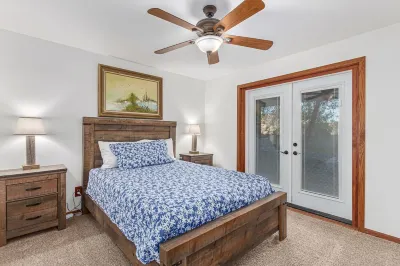 4 Bedrooms, Full Kitchen, Pool table, BBQ, Garage & RV Parking, Golf, Hiking Hotel a South Mountain