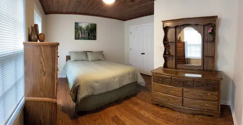 Retreat to the peaceful Tennessee countryside. Pet-friendly.