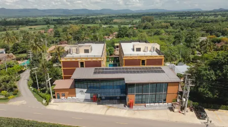 Baan Plaifah Khao Yai Hotel Отели рядом с достопримечательностью «Wat Sap Setthi Wanaram»