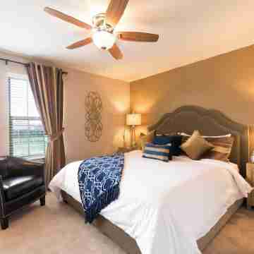 Spacious 8-bedroom house in beautiful Kissimmee with WiFi, AC Rooms