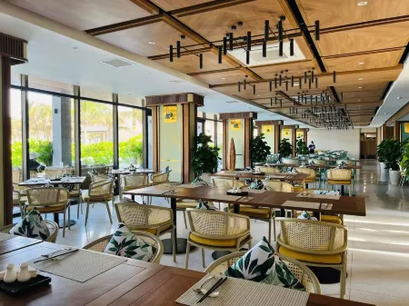 Cam Ranh Mystery Villas Spa Отели рядом с достопримечательностью «Đường Hoa Ban - Golden Bay city»