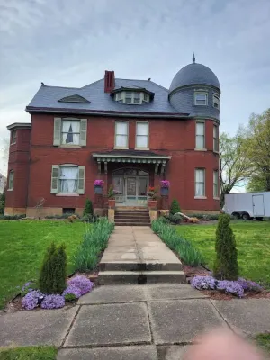 Johnstone Mansion Hotels in Keokuk