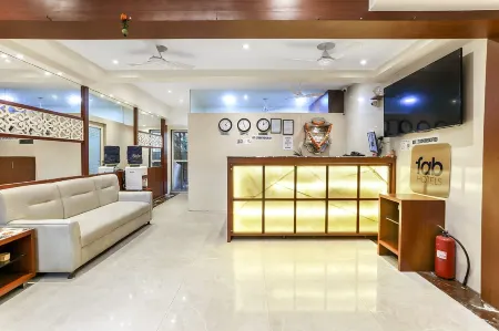 FabHotel Spring Inn - Nr Borivali Station Отели рядом с достопримечательностью «Глобал Випассана Пагода»