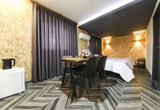 헤이, 춘천 객실