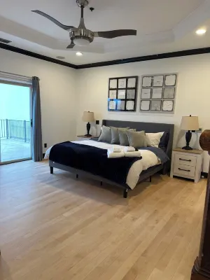 Modern Chic Loft in Downtown Shawnee KS Walking Distance to Local Attractions