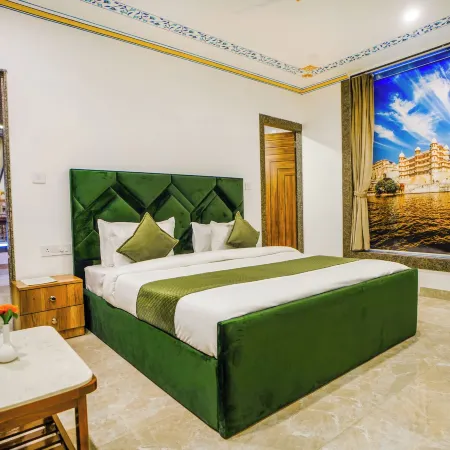 Pax Hotel Grand Blue 3 min walk from Udaipur city Railway Station