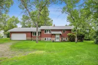 Big Cormorant-Lg.Walkout w/2 living areas for comfort, big lot, arcade, lily pad Hotels in Becker County