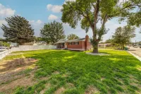 2 Units Up / Down Duplex / Fire-Pit Grill /Wi-Fi