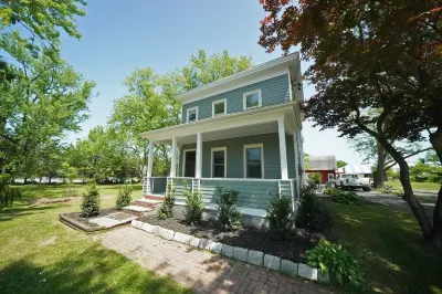 Renovated home with spa access Steps from Cantine Field/HITS Hotels near Smoke House of the Catskills