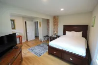 Renovated home with spa access Steps from Cantine Field/HITS Hotels near Michael Ciccone