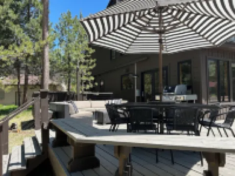 Cozy Sunriver Escape • Sleeps 12 • GameRoom + HotTub + EV + Sharc + River Access