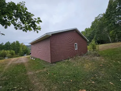 Bayview Hideaway with a Great Mountains View and Large Peaceful Property.