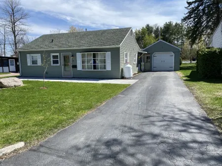 Hidden gem, 2BR-2 Living, quiet neighborhood