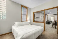 15 Min from Campus! Large 4BR Perfect for Groups!