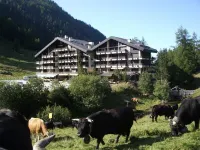 Luxurious and large apartment (103 m²) at 1,735 m with underground parkin