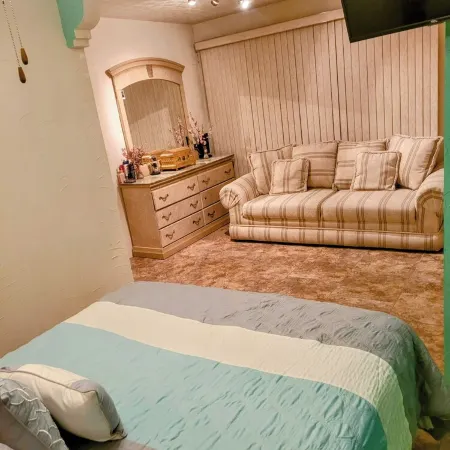 Acogedora casa de 2, recámaras con WiFi, aire y estacionamiento  en Cd. Juárez