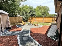 Cozy Hollyberry!  With backyard getaway! Hotels near Goodwill Store - Mansfield