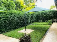 Stunning Private Apartment with a Beautiful Garden Oasis! Hotels in 