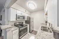 Cozy apartment! walking distance to AT&T stadium, KING BED!! Close 2 Everything