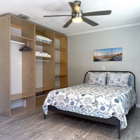 Madeira Beach1 Waterfront & 2-3 minutes' Walk to the Beach